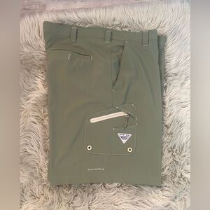 OMNI-SHIELD COLUMBIA MENS SHORTS SIZE 44 NWOT